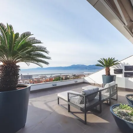 Penthouse Belvedere View With Private Parking Appartamento *